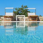 Villa La Maddalena 8&1, Vasilius