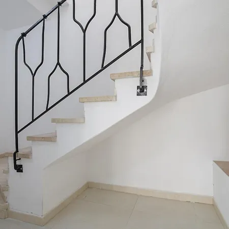 La Maddalena 8&1, Vasilius 빌라 포르투 세르보