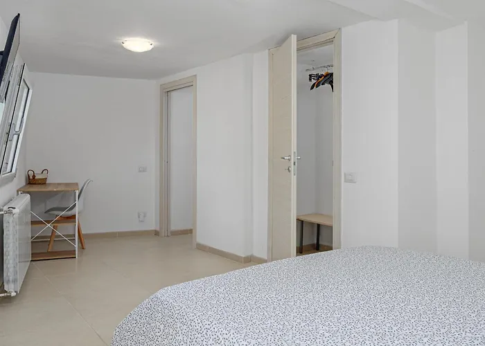 La Maddalena 8&1, Vasilius Villa *