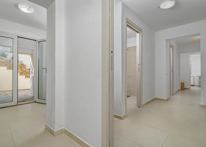 Villa La Maddalena 8&1, Vasilius *