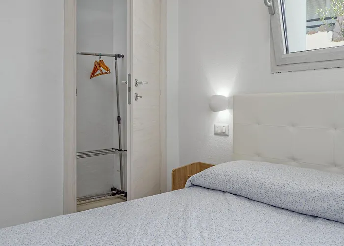 Villa La Maddalena 8&1, Vasilius