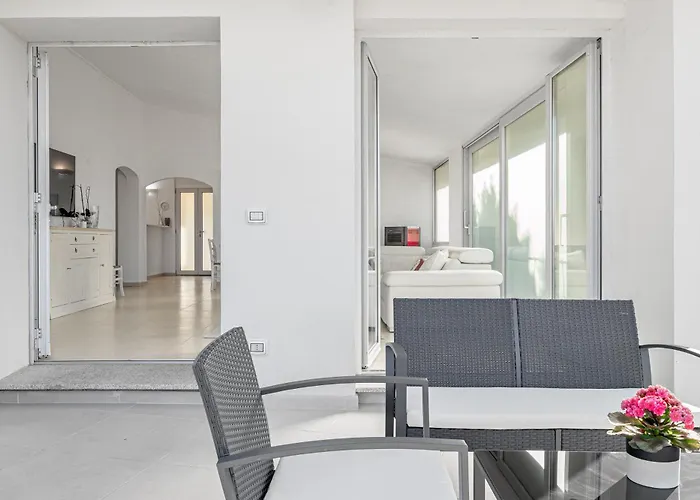 La Maddalena 8&1, Vasilius Villa