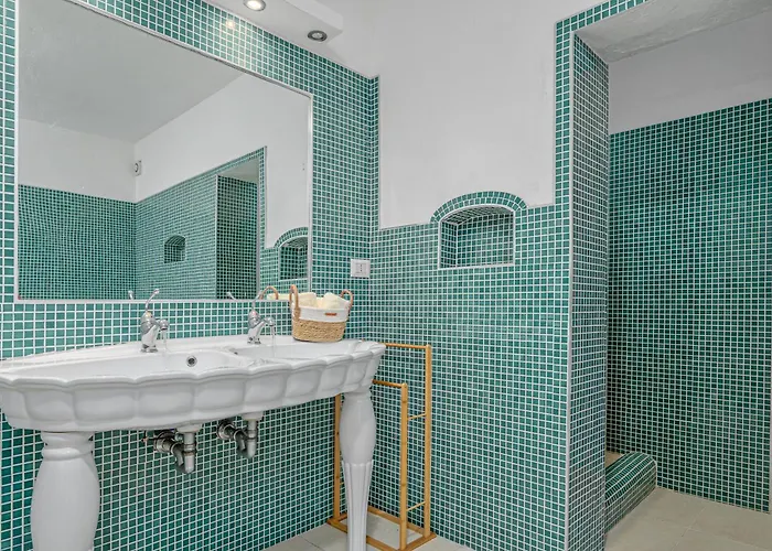 La Maddalena 8&1, Vasilius Villa