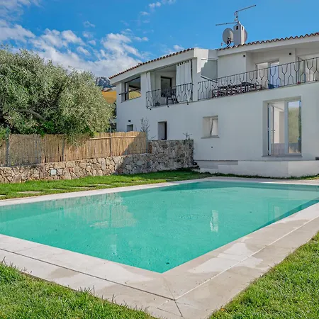 Villa La Maddalena 8&1, Vasilius