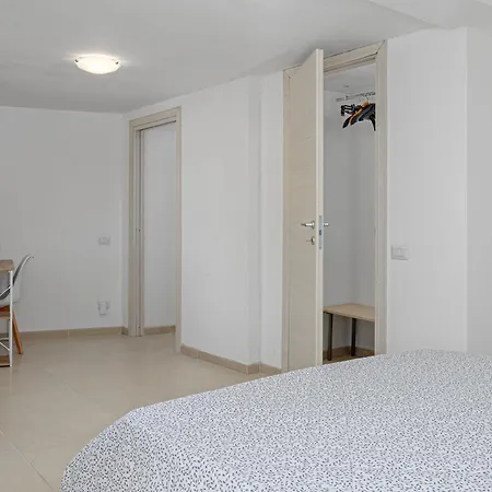 La Maddalena 8&1, Vasilius Вілла *