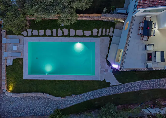 La Maddalena 8&1, Vasilius Villa *